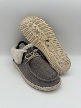 Women's Hey Dude Britt Charcoal Faux Fur Lined Fold Over Lace-Up Shoes Size 8